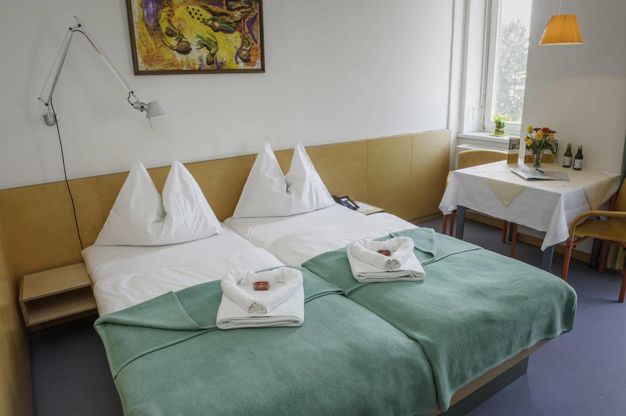 Haus Mobene - Hotel Garni Graz Esterno foto