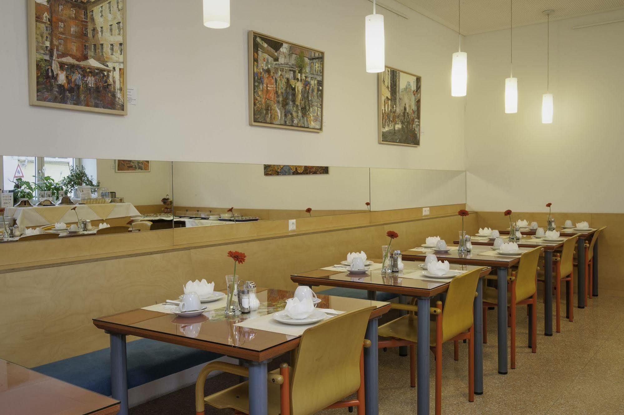 Haus Mobene - Hotel Garni Graz Esterno foto