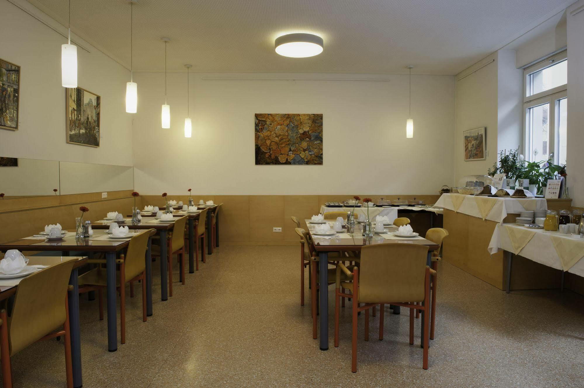 Haus Mobene - Hotel Garni Graz Esterno foto